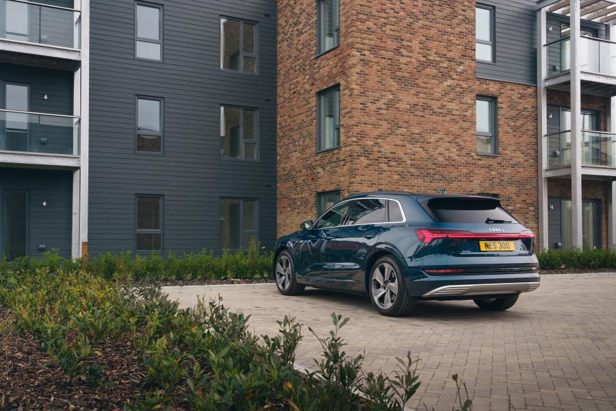  Audi e-tron 55 Quattro 2019 года  (UK) (фото 19 из 40)